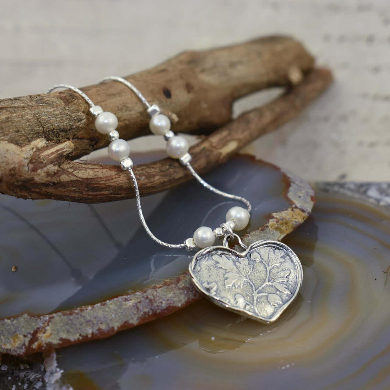 .925 sterling silver and freshwater pearl heart shaped necklace