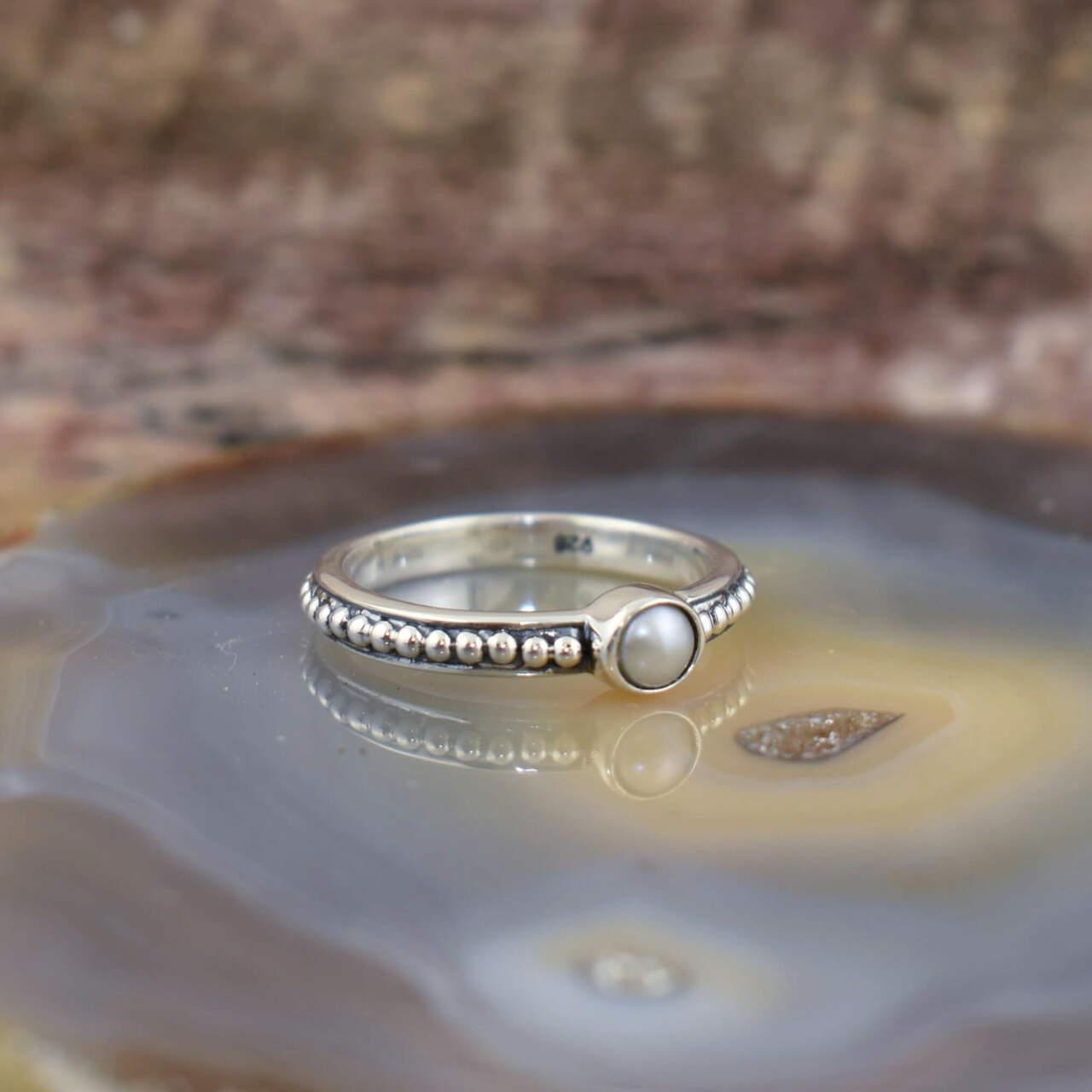 .925 sterling silver and freshwater pearl beaded ring