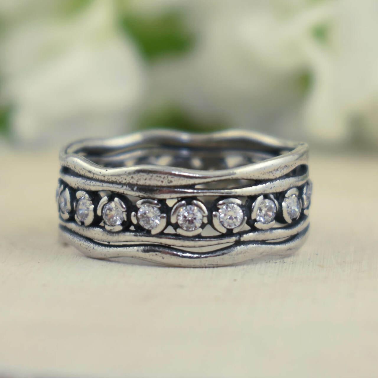 .925 sterling silver wavy-edged band with CZ